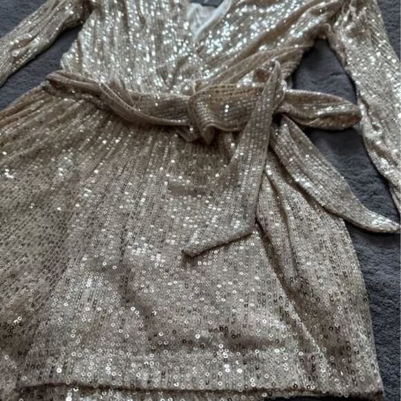 NEW Fashion Nova Women’s Diva Gold Shiny Sequin Long Sleeve Romper - Picture 2 of 7